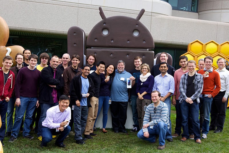 Steve Wozniak posa para foto com um Galaxy Nexus? 2