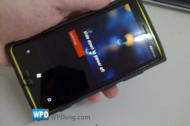 Fotos de um suposto Nokia com Windows Phone 8 aparecem 7