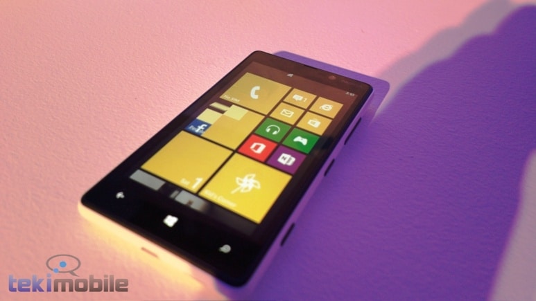 Nokia mostra Lumia 920 e Lumia 820 no Brasil, lançamento só no ano que vem e sem informações de preços 6