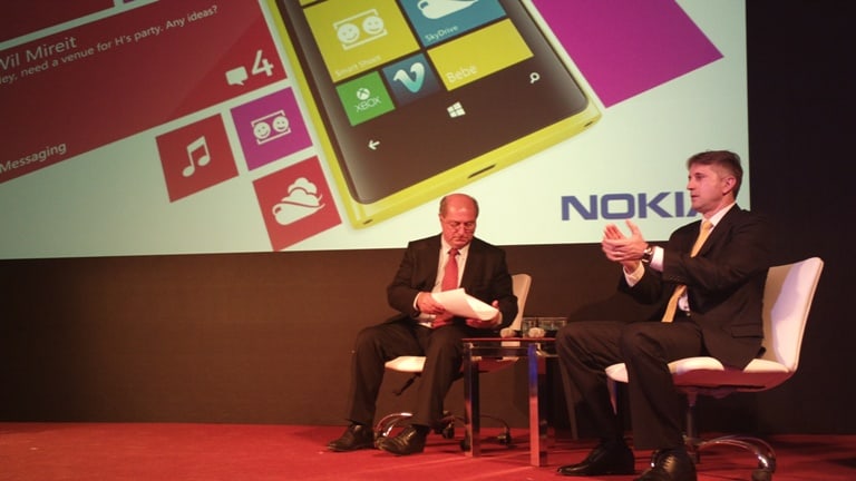 Nokia mostra Lumia 920 e Lumia 820 no Brasil, lançamento só no ano que vem e sem informações de preços 7