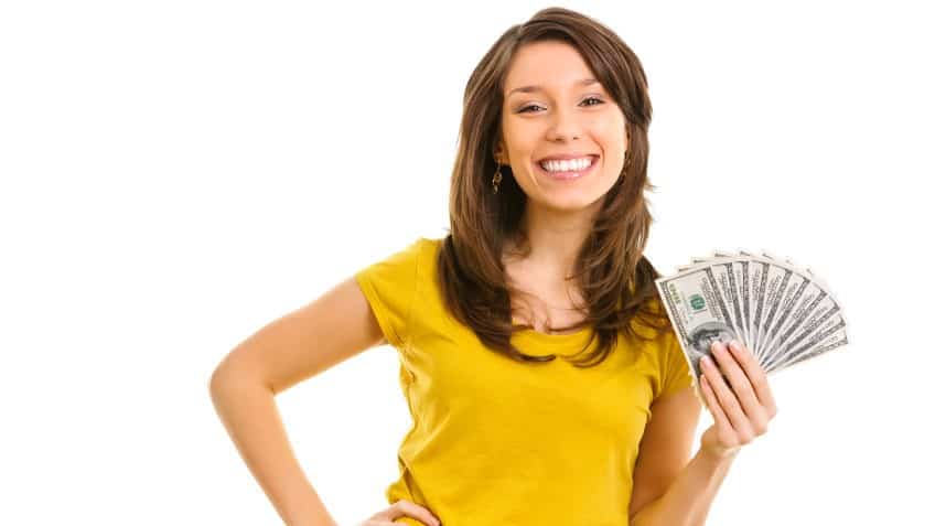 woman-with-cash