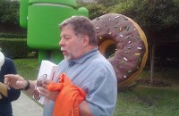 Steve Wozniak posa para foto com um Galaxy Nexus? 3