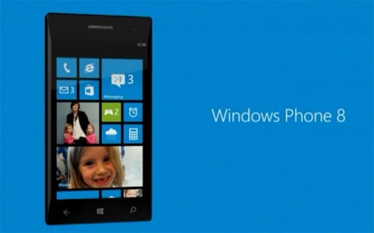 Surge imagem de tela de 4.3 da polegadas da Nokia com logo do Windows Phone 8 1