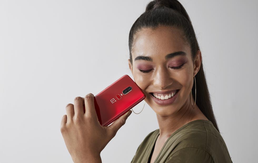 OnePlus 6 vermelho destaque