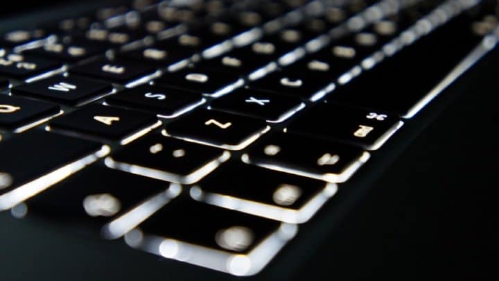 teclado Mac macOS iluminação Apple
