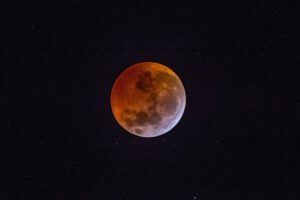 Como ver o eclipse lunar hoje nas capitais brasileiras 2