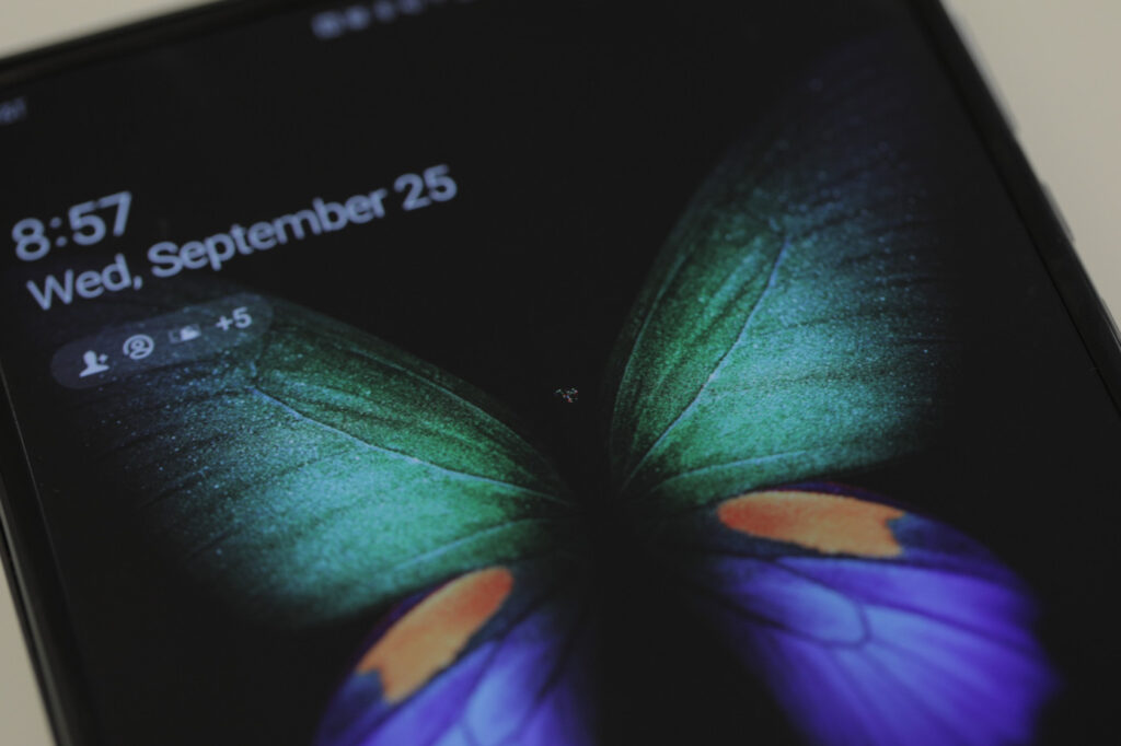 Galaxy Fold apresenta novo problema na tela, diz site 1