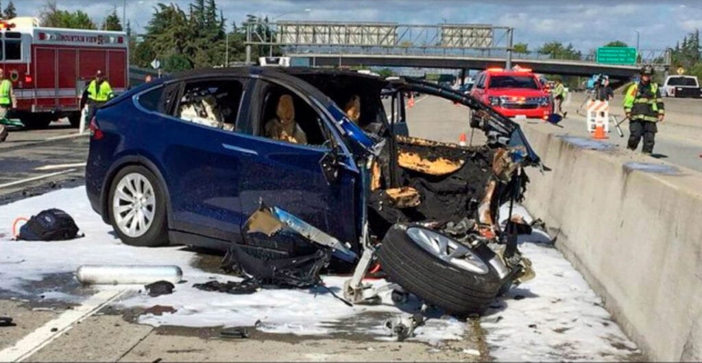 Motorista de Tesla Model X morreu pois estava jogando no celular 1