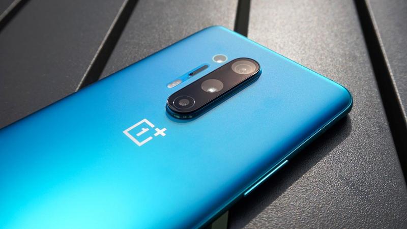 oneplus 8 pro camera and logo glacial green