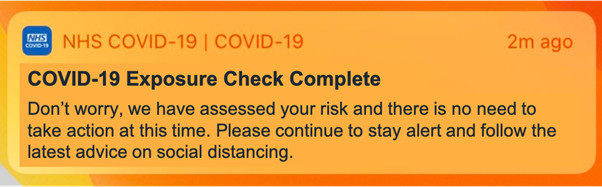 Uma notificação dizendo: “COVID-19 Exposure Check Complete.  Não se preocupe, nós avaliamos seu risco e não há necessidade de tomar nenhuma medida neste momento.  Continue a ficar alerta e seguir os conselhos mais recentes sobre distanciamento social. ”