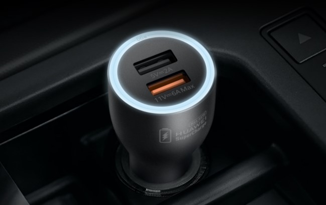 Carregador de carro HUAWEI SuperCharge em destaque