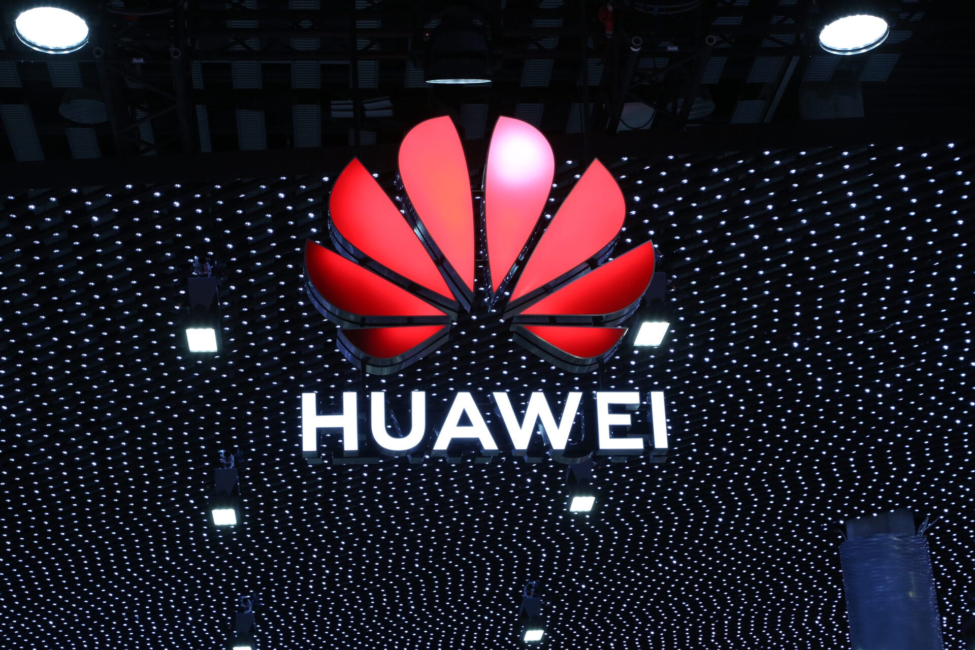 A desmontagem da estação base Huawei 5G revela quase 30% das peças baseadas nos EUA