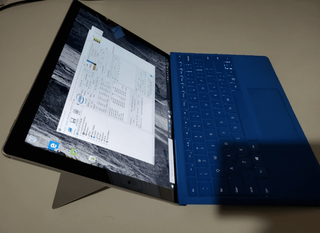 Vazamento de imagens ao vivo do protótipo do Microsoft Surface Pro 8