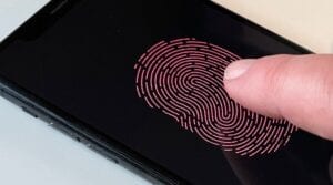 Apple para incorporar antenas e Touch ID no display: Relatório