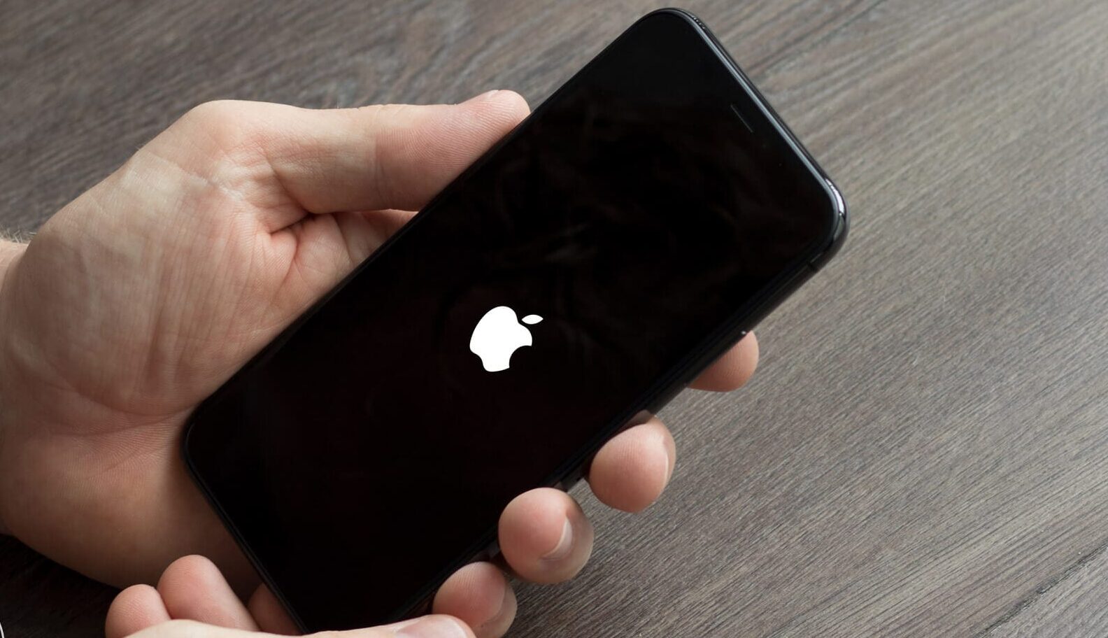 Como arrumar iPhone travado no logo da Apple? 1