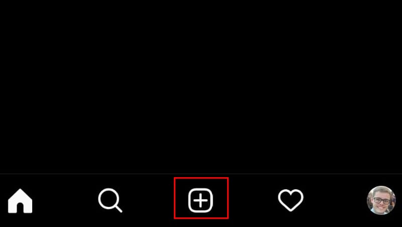 clique no ícone de mais que fica no centro da parte inferior do instagram