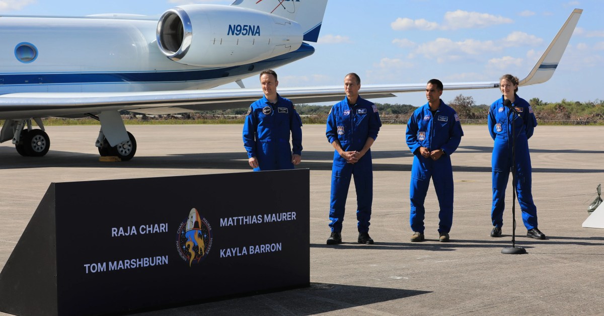 Tripulação da SpaceX Xrew-3 chega ao Centro Espacial Kennedy 13