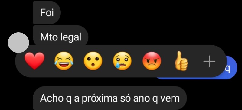 Toque na mensagem e segure para responder mensagens no Instagram com um emoticon