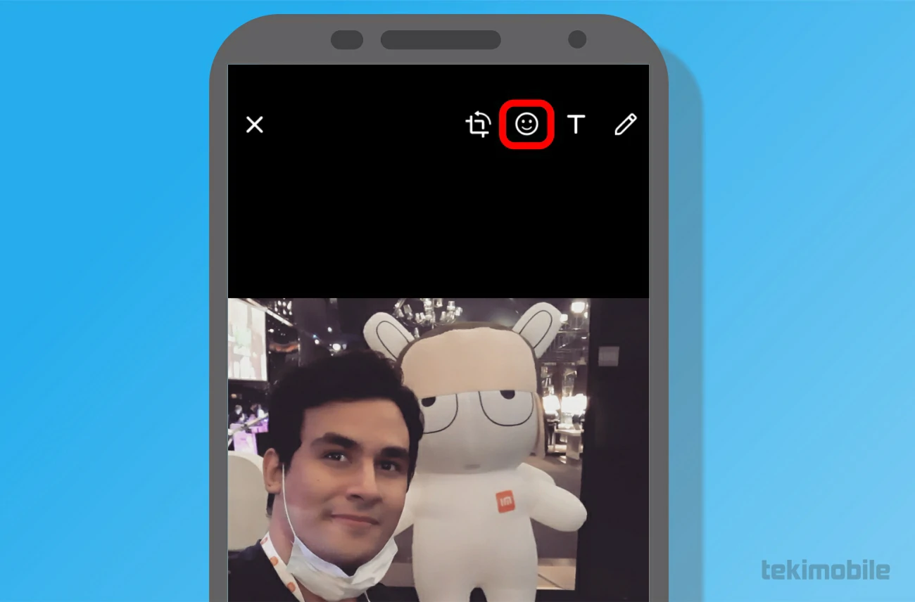 Toque sobre o emoji - Como por figurinhas nas fotos do WhatsApp