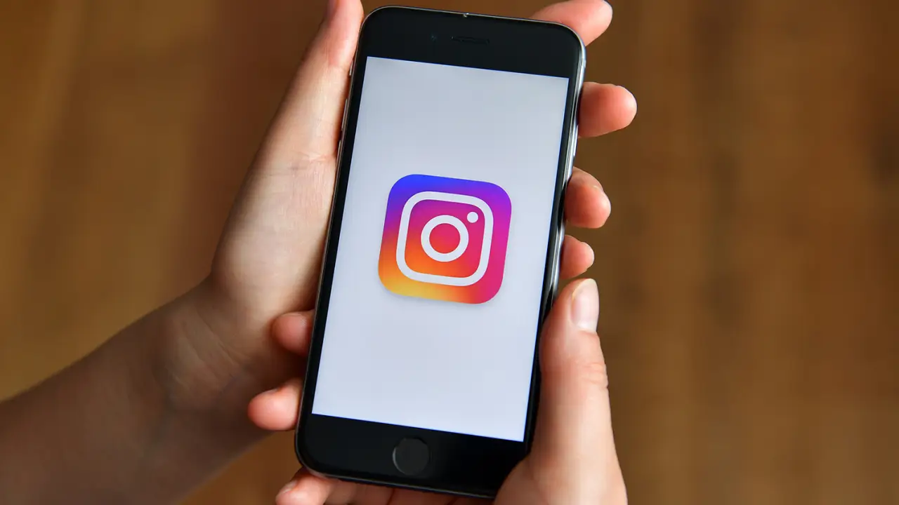 Desinstale e instale novamente o Instagram - Por que o Instagram não abre Possíveis soluções