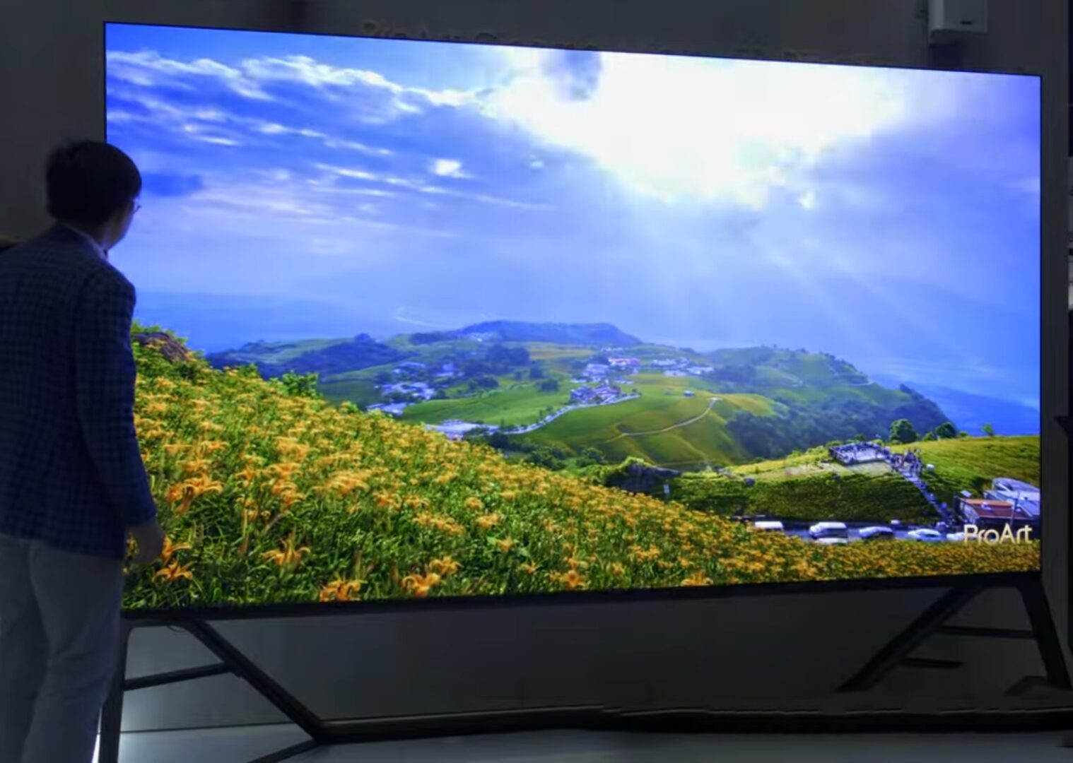 Asus apresenta absurda tela Micro LED de 135 polegadas com 2.000 nits 4