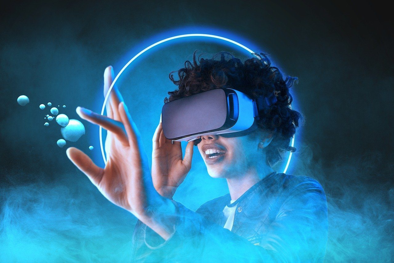 O que é realidade virtual (VR) e como funciona? Quais suas aplicações hoje em dia? 2