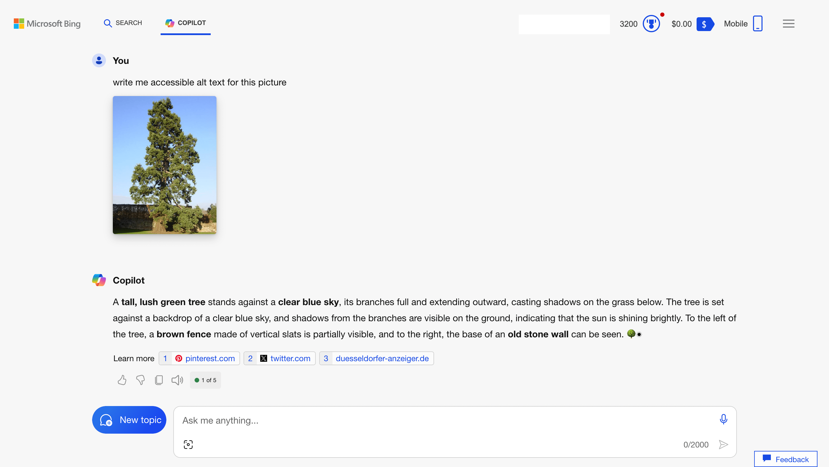 Uma captura de tela na qual o Bing Copilot retorna três frases descritivas sobre a imagem de uma árvore