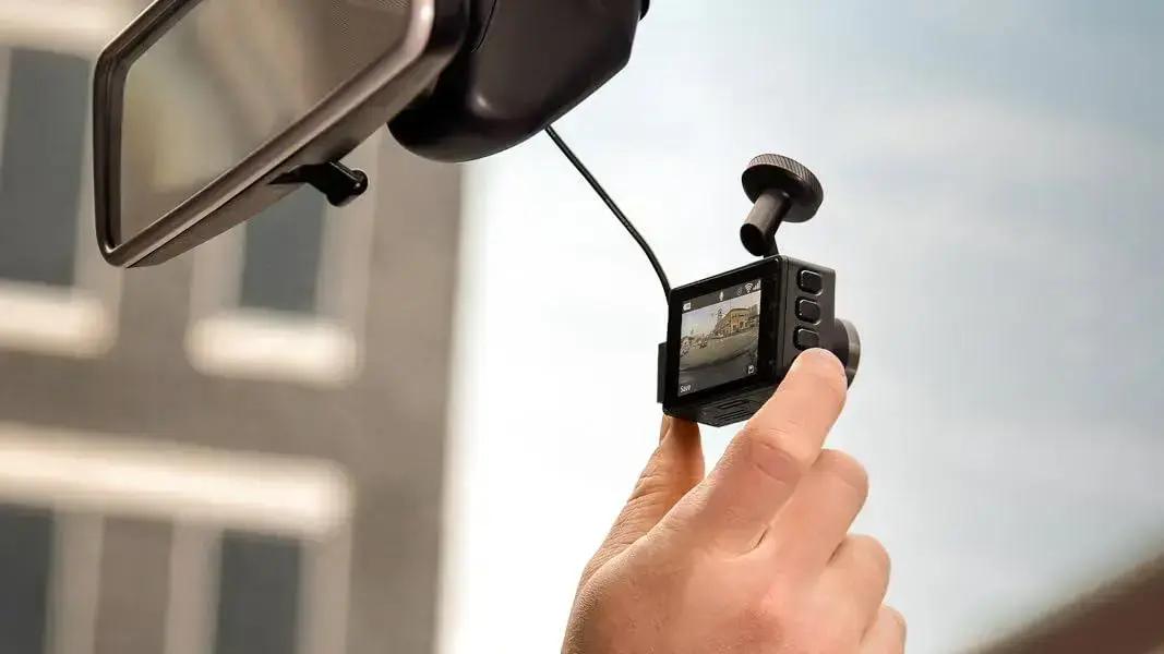 "Garmin Dash Cam 67W"