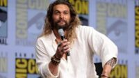 Palavra-chave: Jason Momoa como Lobo na nova DC Universe.