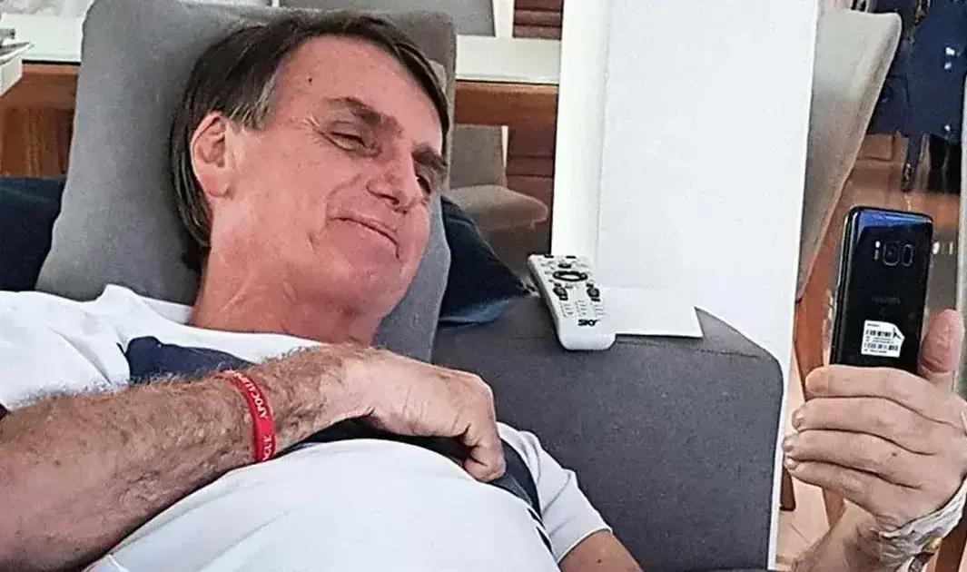 WhatsApp bloqueia Bolsonaro