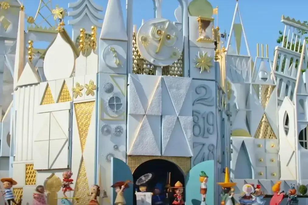 Nova versão de *It's a Small World*