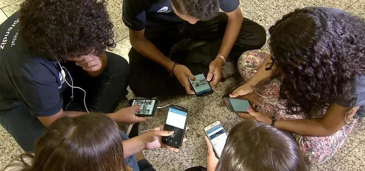 Proibição de celular nas escolas