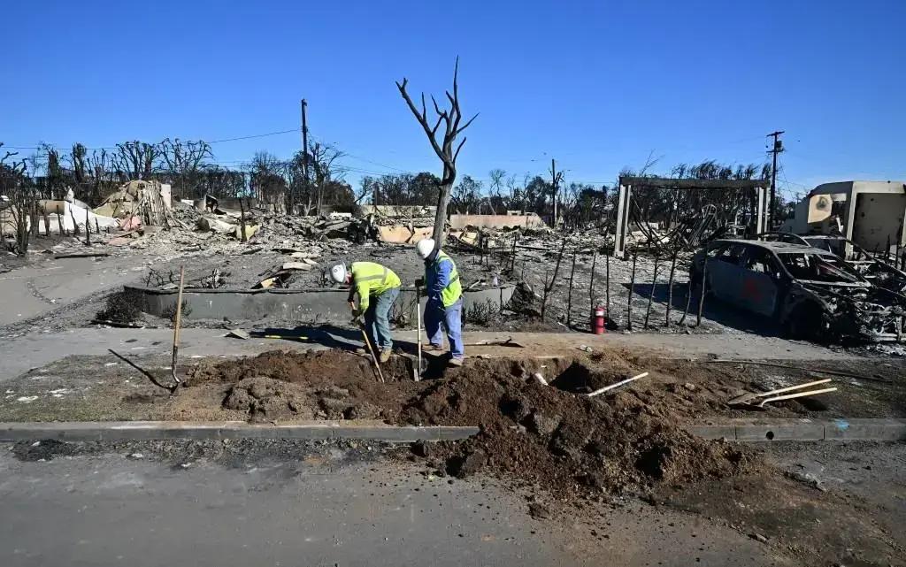 Remoção de detritos incêndio LA