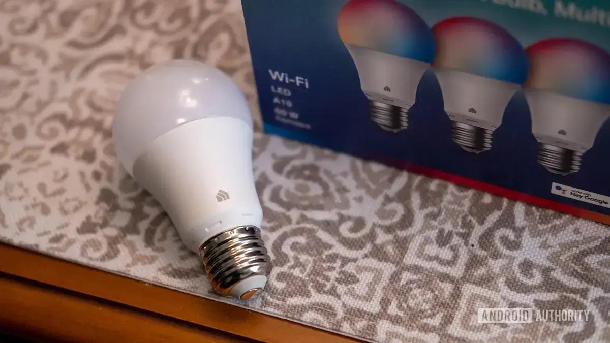 Ilumine sua casa com lâmpadas inteligentes acessíveis