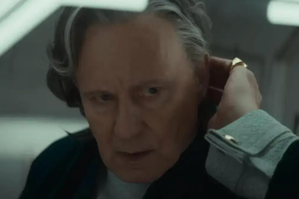 Stellan Skarsgård Destaca a Força de Andor em Seus Heróis