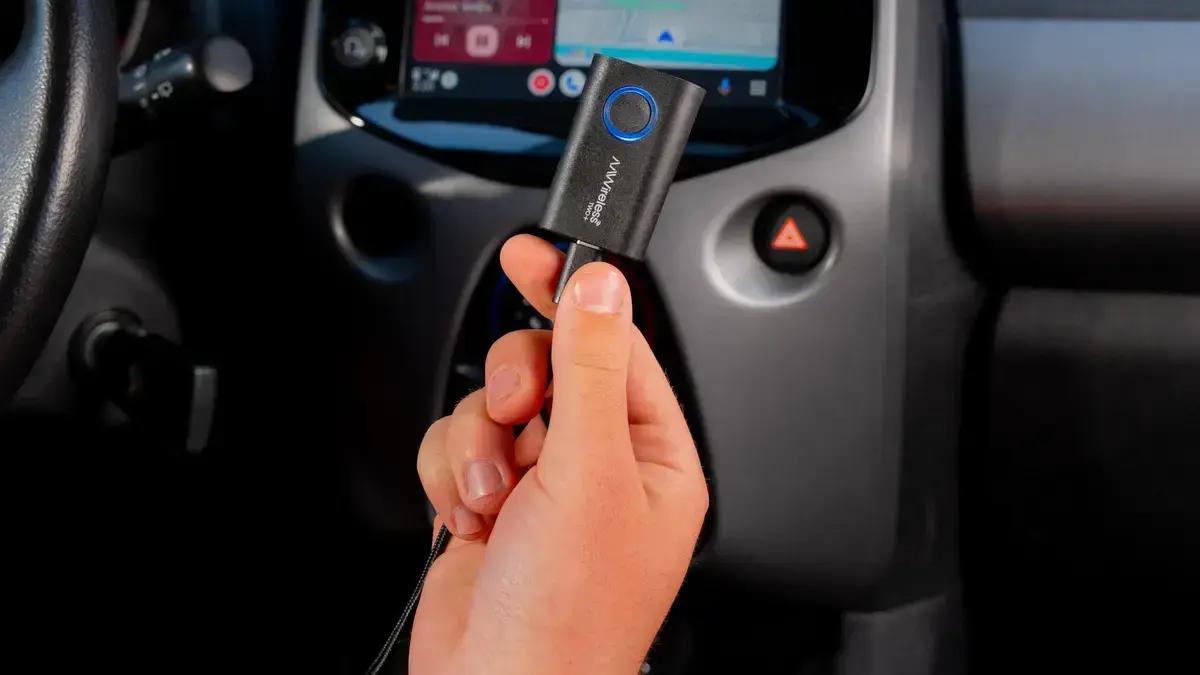 Dispositivo transforma Android Auto e Apple CarPlay em conexão sem fio para carros