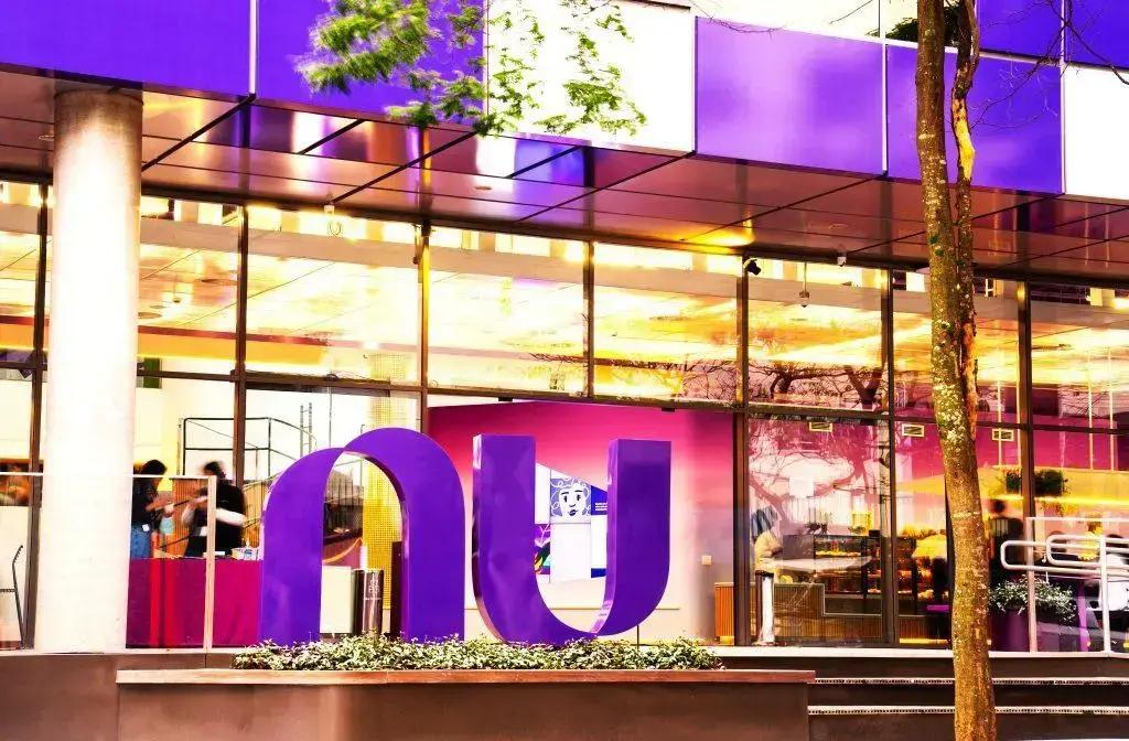 Nubank oferece alerta de preço em passagens aéreas para clientes Ultravioleta