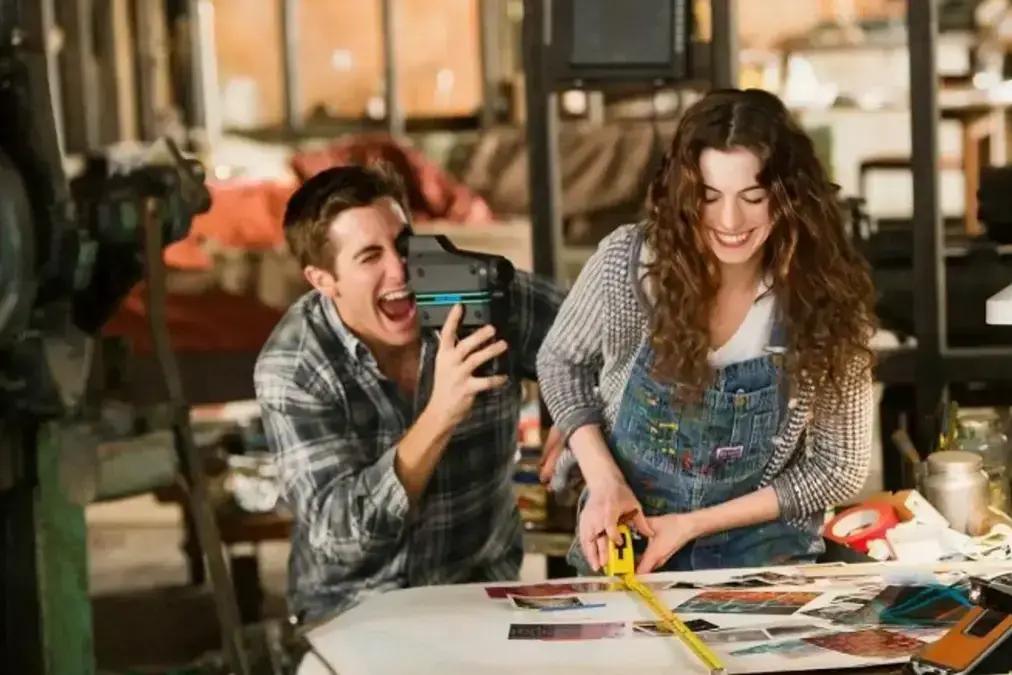 O Encontro Inesperado: Anne Hathaway e Jake Gyllenhaal em "Amor e Outras Drogas"