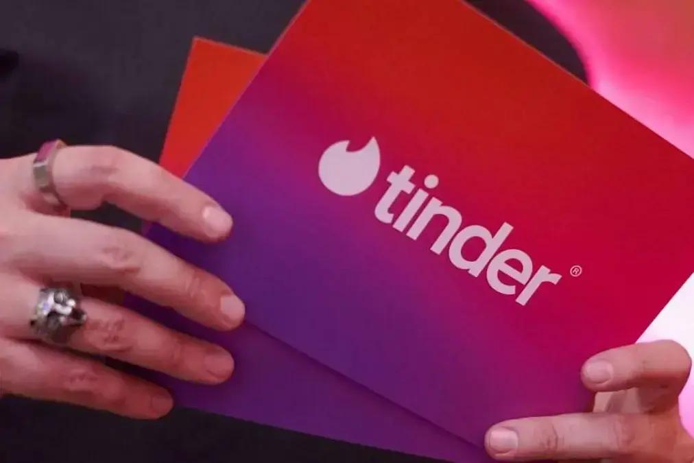 Tinder lança guia de segurança e linha de emergência para mulheres vítimas de violência