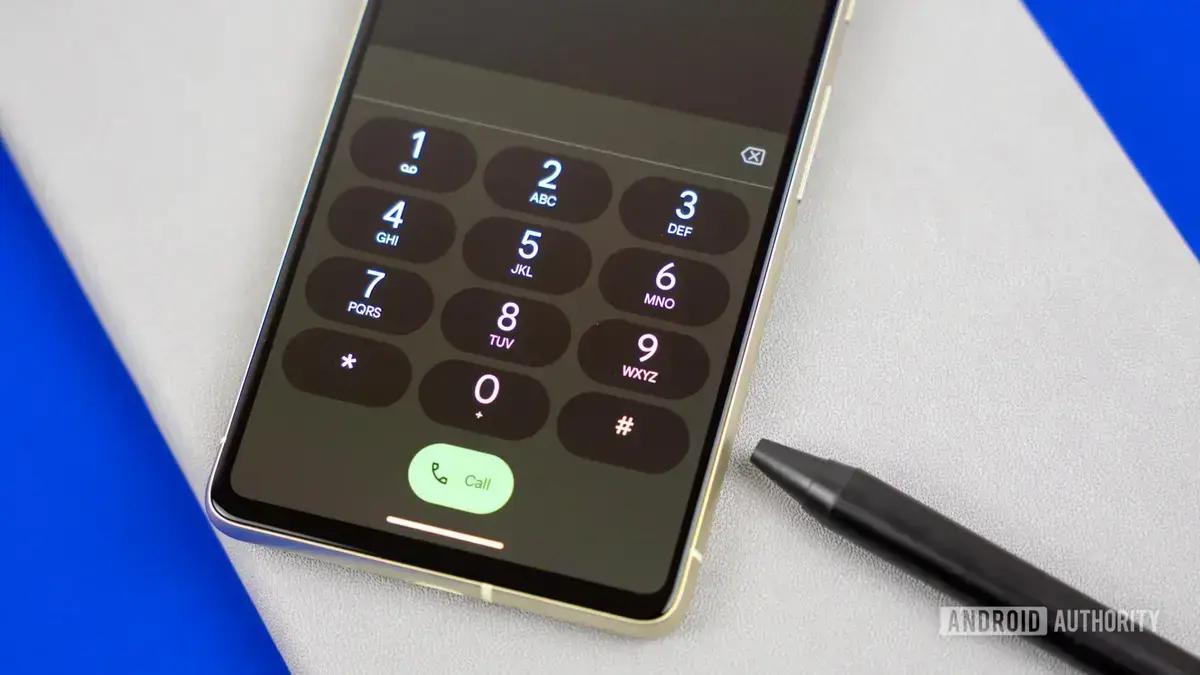 Aplicativo Telefone do Google pode ganhar função para limpar notas de chamadas automaticamente