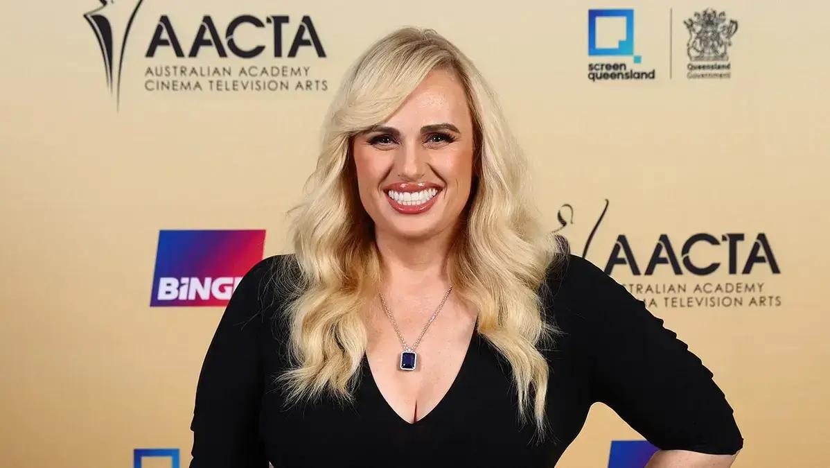 Rebel Wilson responde a polêmica de 'The Deb' enquanto disputa legal deixa filme em limbo
