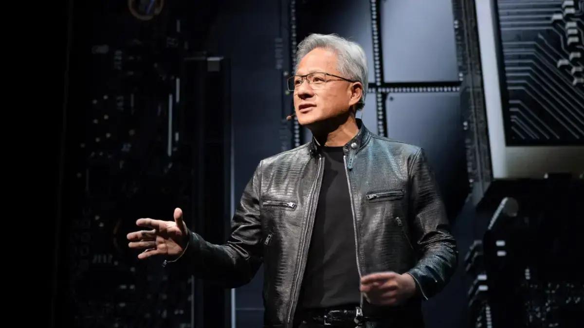 CEO da NVIDIA reconhece que Huawei compete com Grace Blackwell em IA