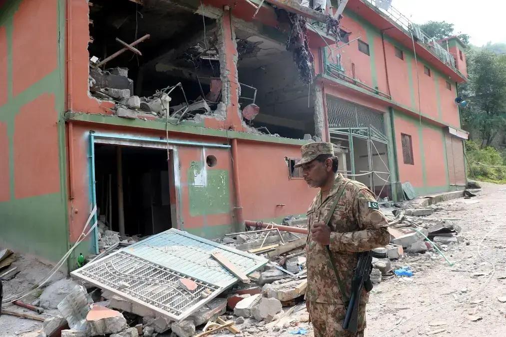 Índia e Paquistão intensificam conflito na Caxemira com risco de guerra nuclear