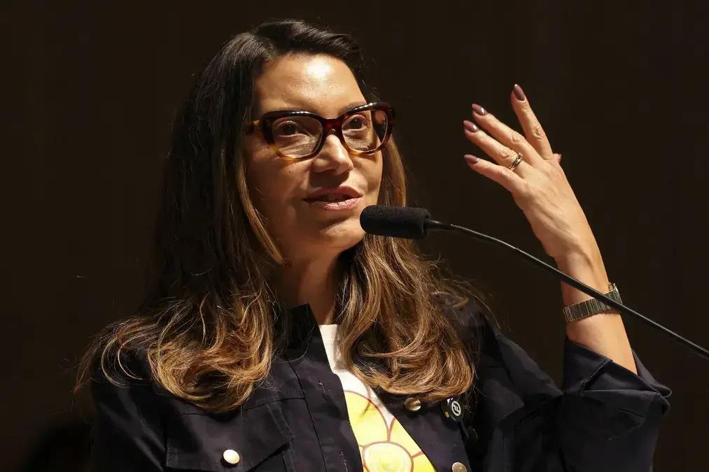 Janja é alvo de ataques nas redes sociais em estratégia para desgastar Lula