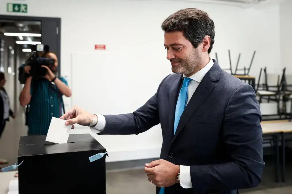 Desinformação no WhatsApp marca campanha da extrema direita em eleições de Portugal