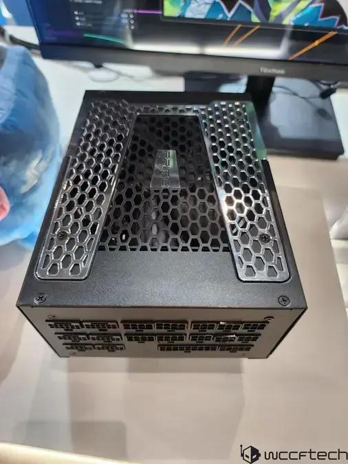 Seasonic lança cabos 16 pinos mais seguros e fonte de 3200W com design aprimorado
