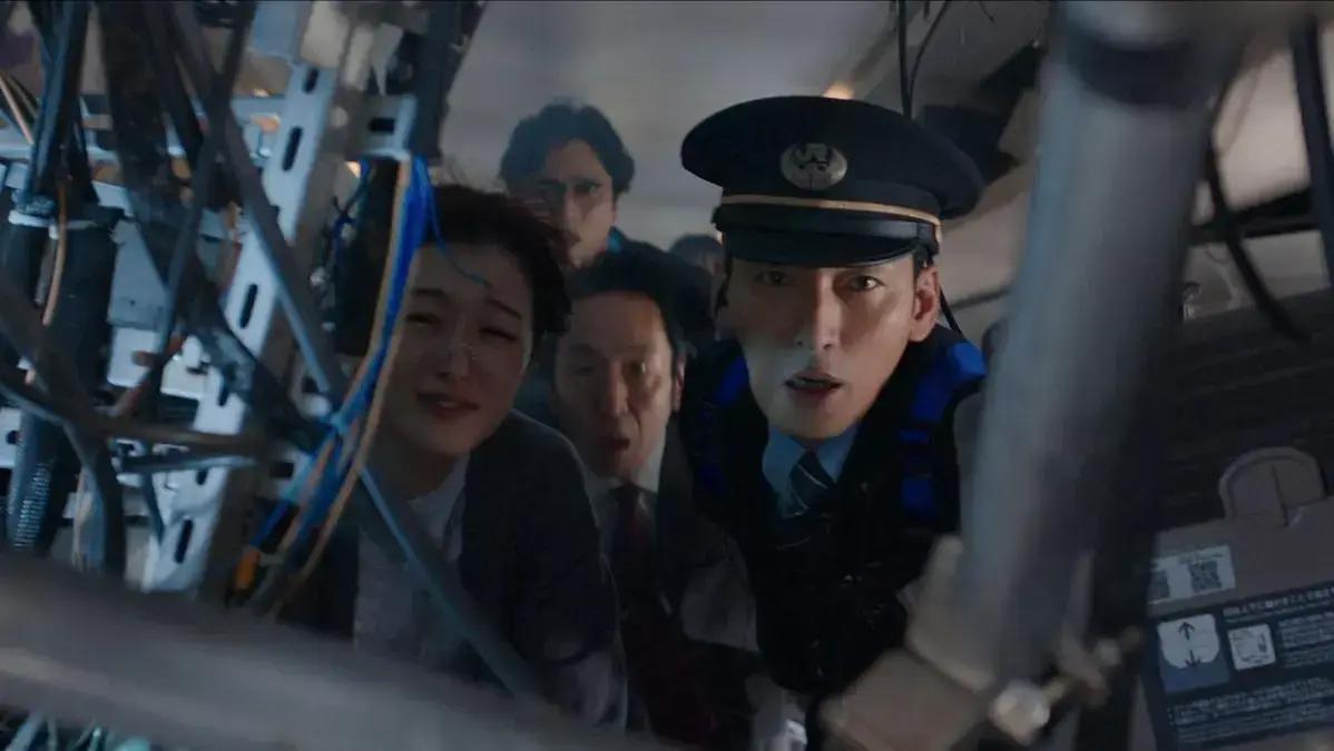 Diretor de 'Drama no Trem' revela inspirações por trás do sucesso do filme na Netflix