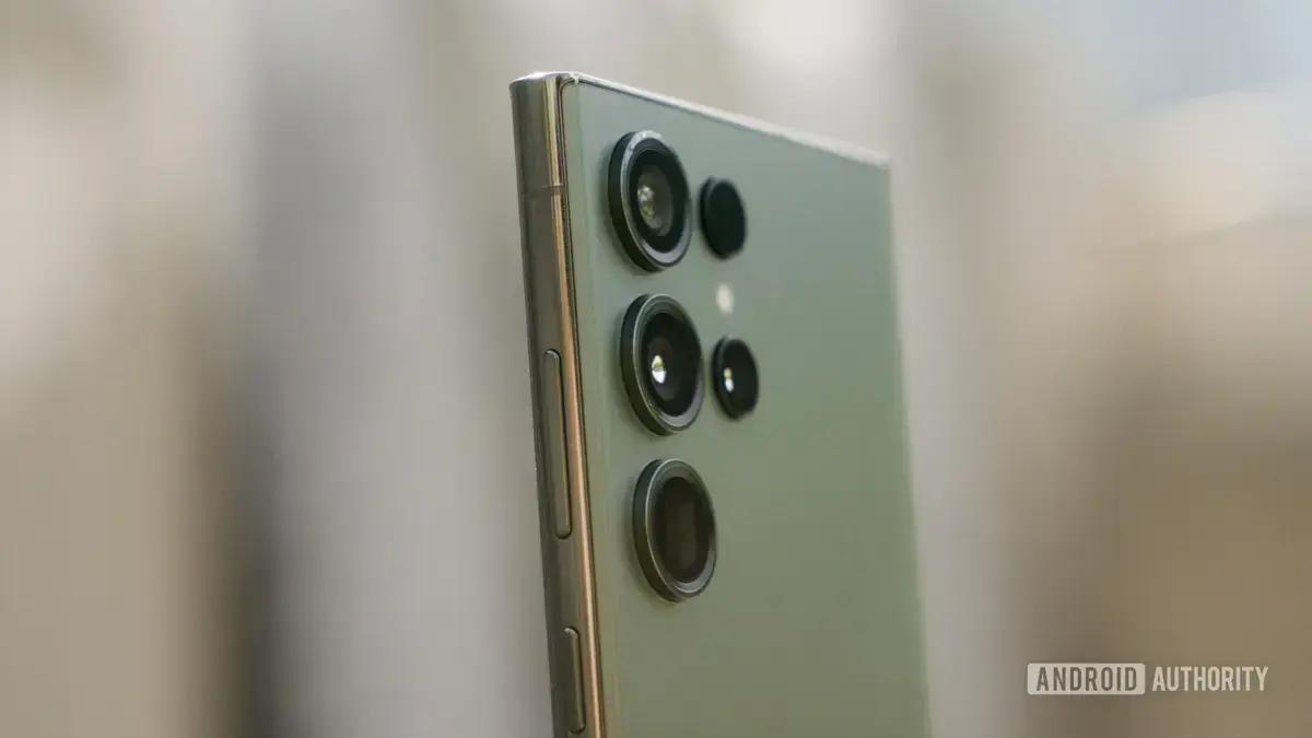 Galaxy S23 Ultra sobrevive a imersão em rio congelado e funciona normalmente