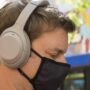 Fones de ouvido com IA traduzem múltiplas vozes simultaneamente