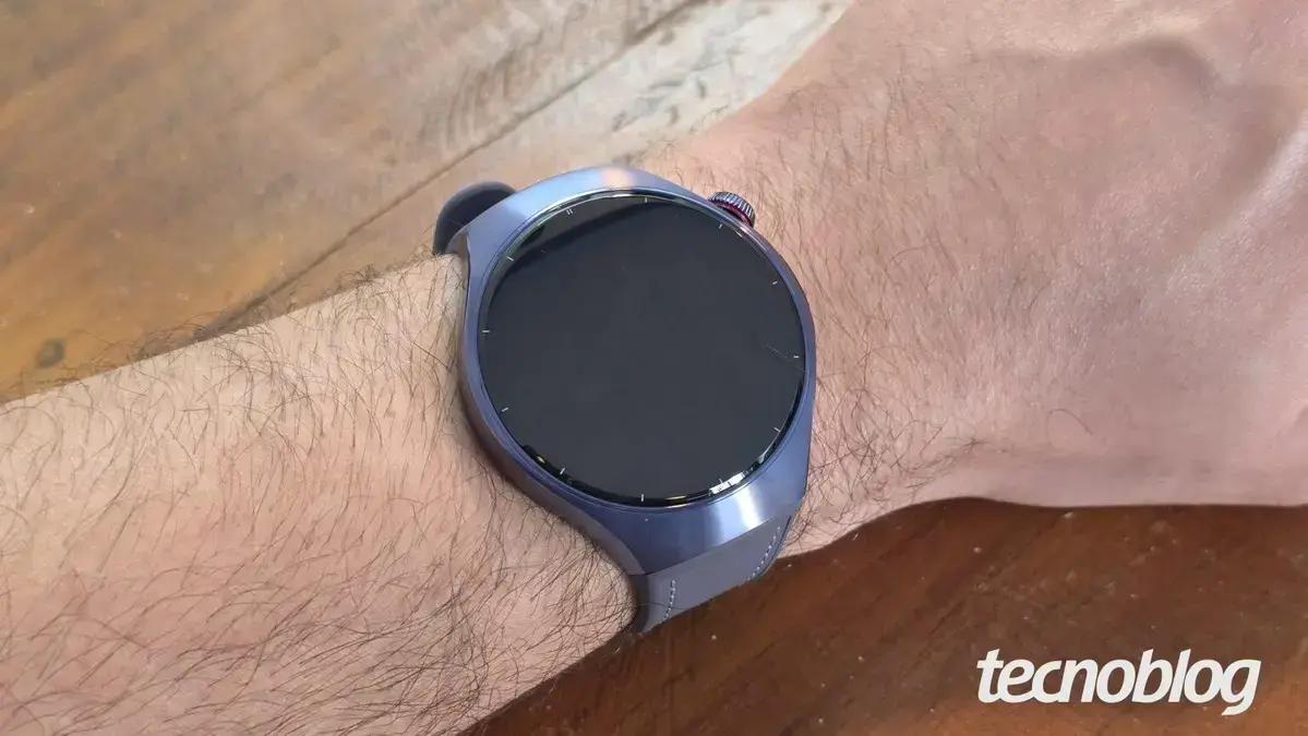 Huawei Watch 5 chega ao Brasil com sensor X-Tap e design inovador